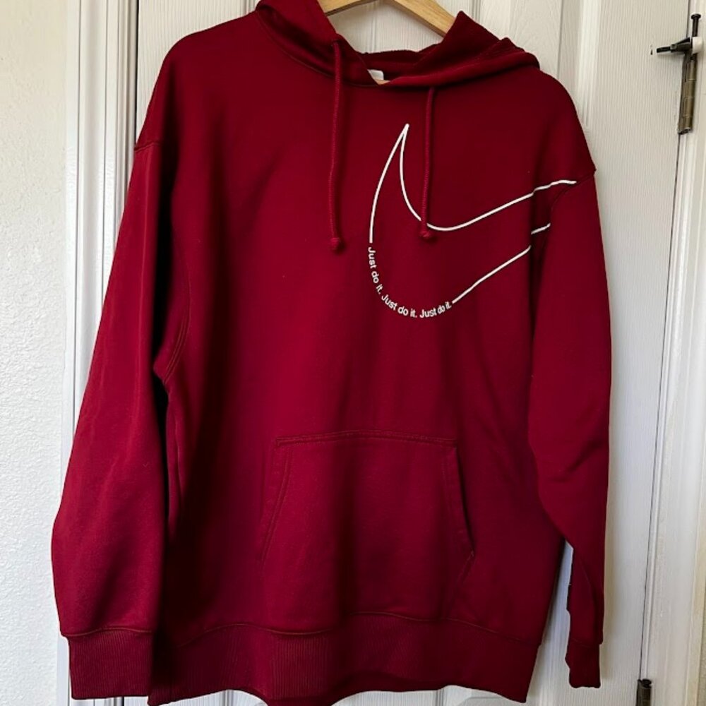 Nike Women's Red Therma-FIT Fleece Graphic Training Hoodie - Size M